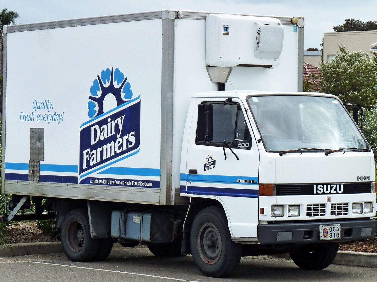 Rigid refrigerated pantech truck