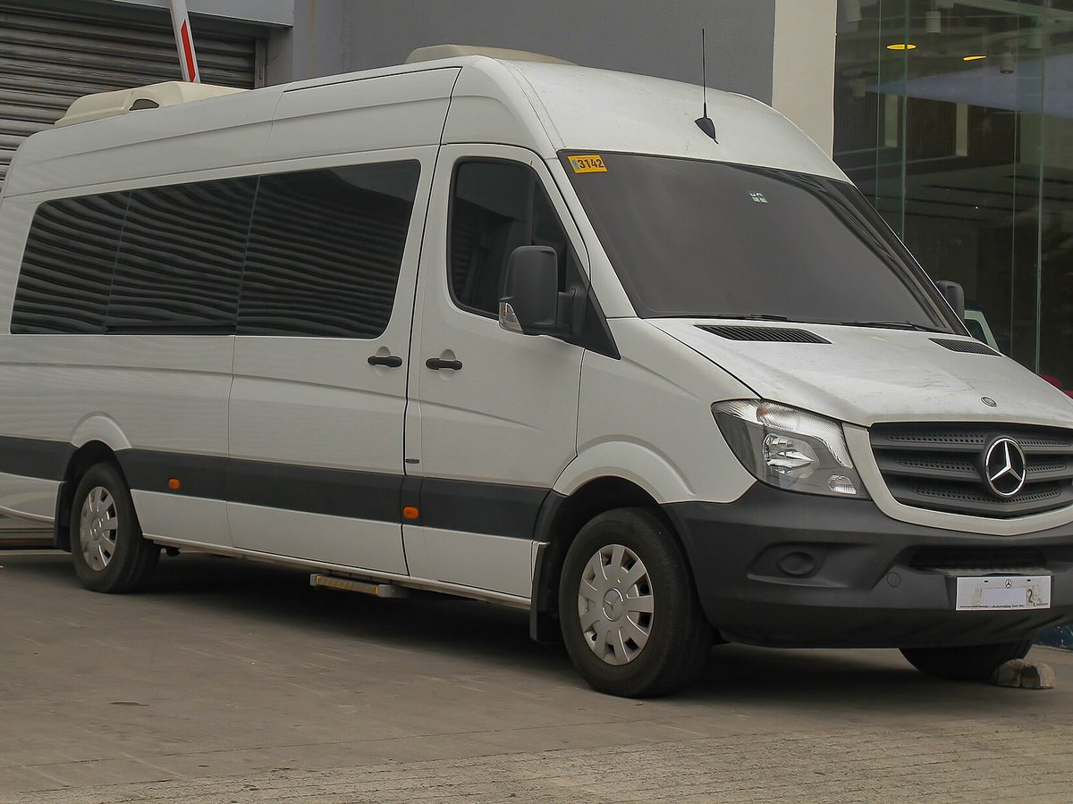 Mercedes-Benz Sprinter minibus