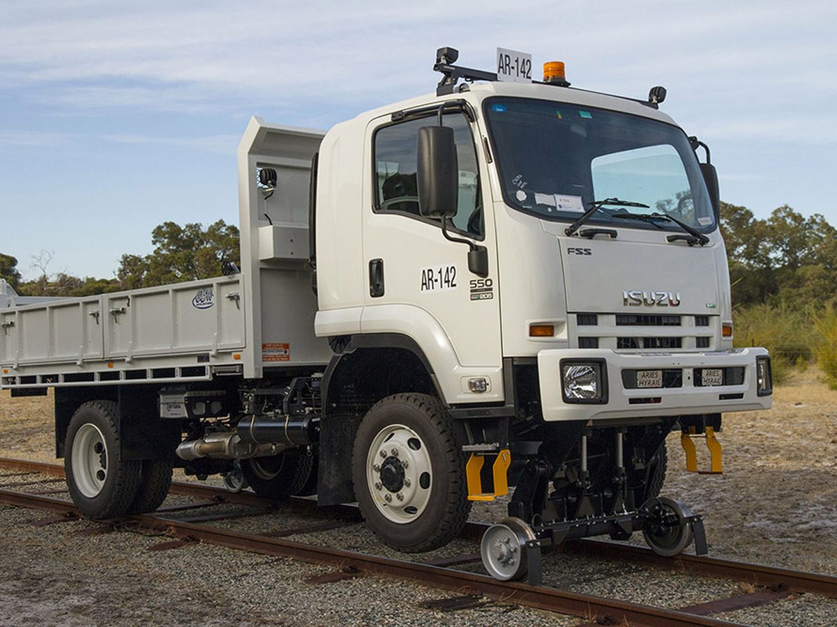 Isuzu tandem tipper truck